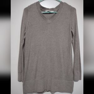 Ann Taylor Loft Long Sleeve V-Neck Sweater (Woman's XS Petite)